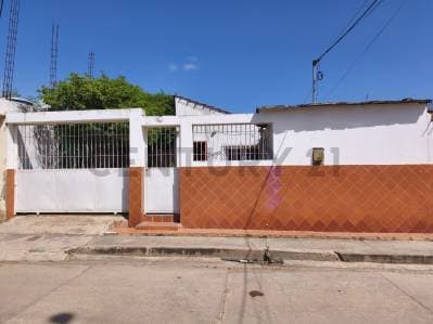 CASA EN VENTA SECTOR COTOPERIZ